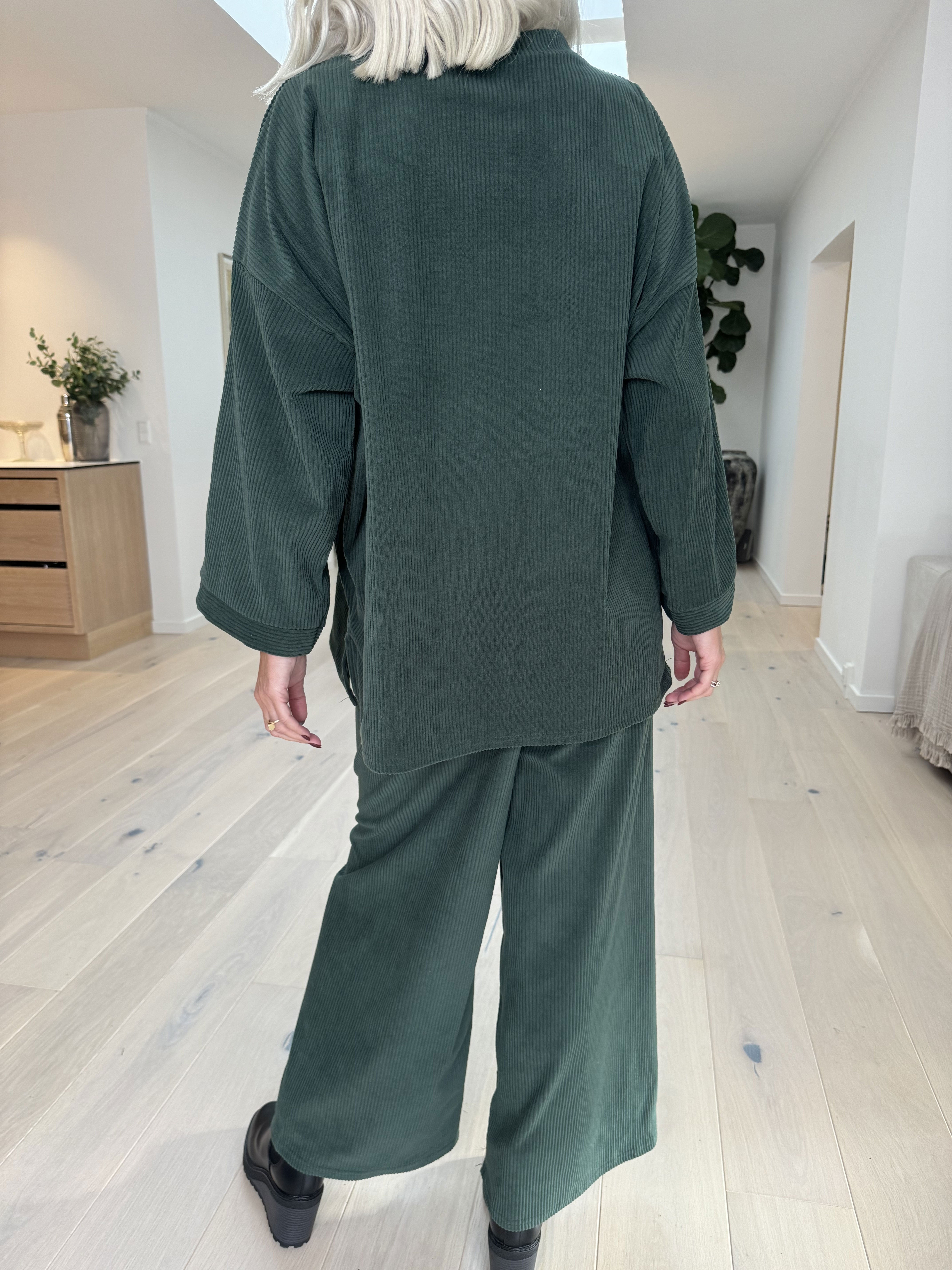 Brianne - Oversized set med ribbat tyg